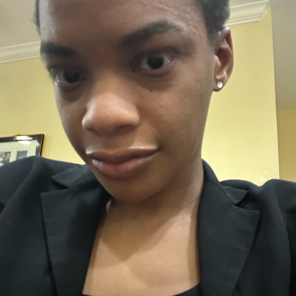 Meet your Posher, Claudia